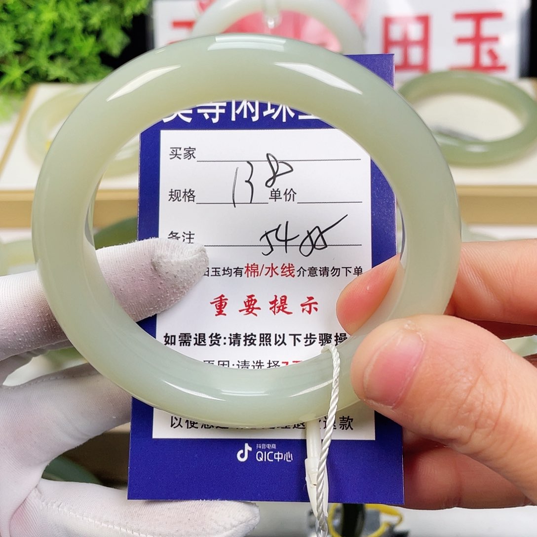 和田玉手镯未镶嵌