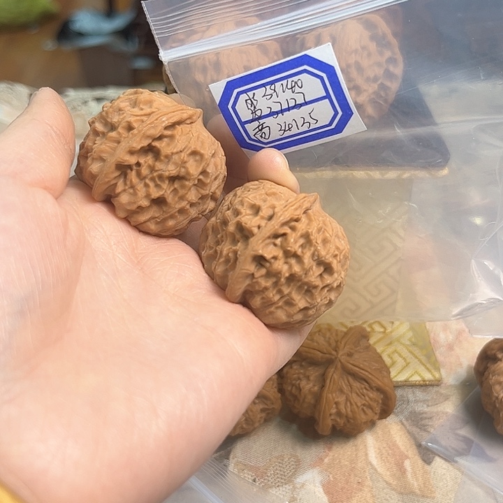 文玩核桃把件非嫁接元宝