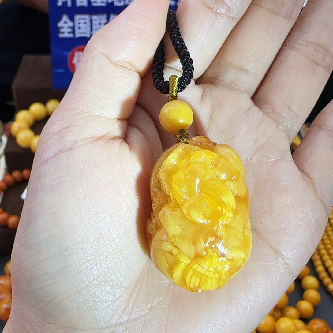 琥珀未镶嵌颈饰吊坠