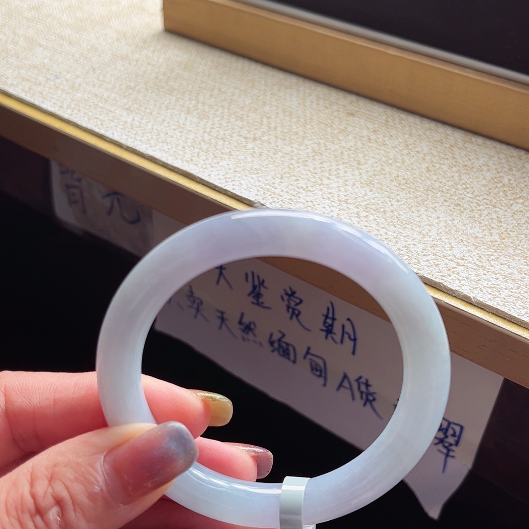 翡翠手镯未镶嵌手镯