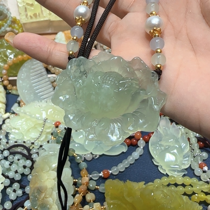 合金蛇纹石玉吊坠