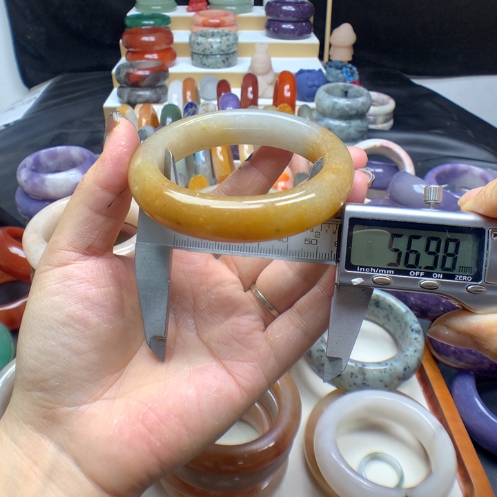 未镶嵌手镯石英质玉