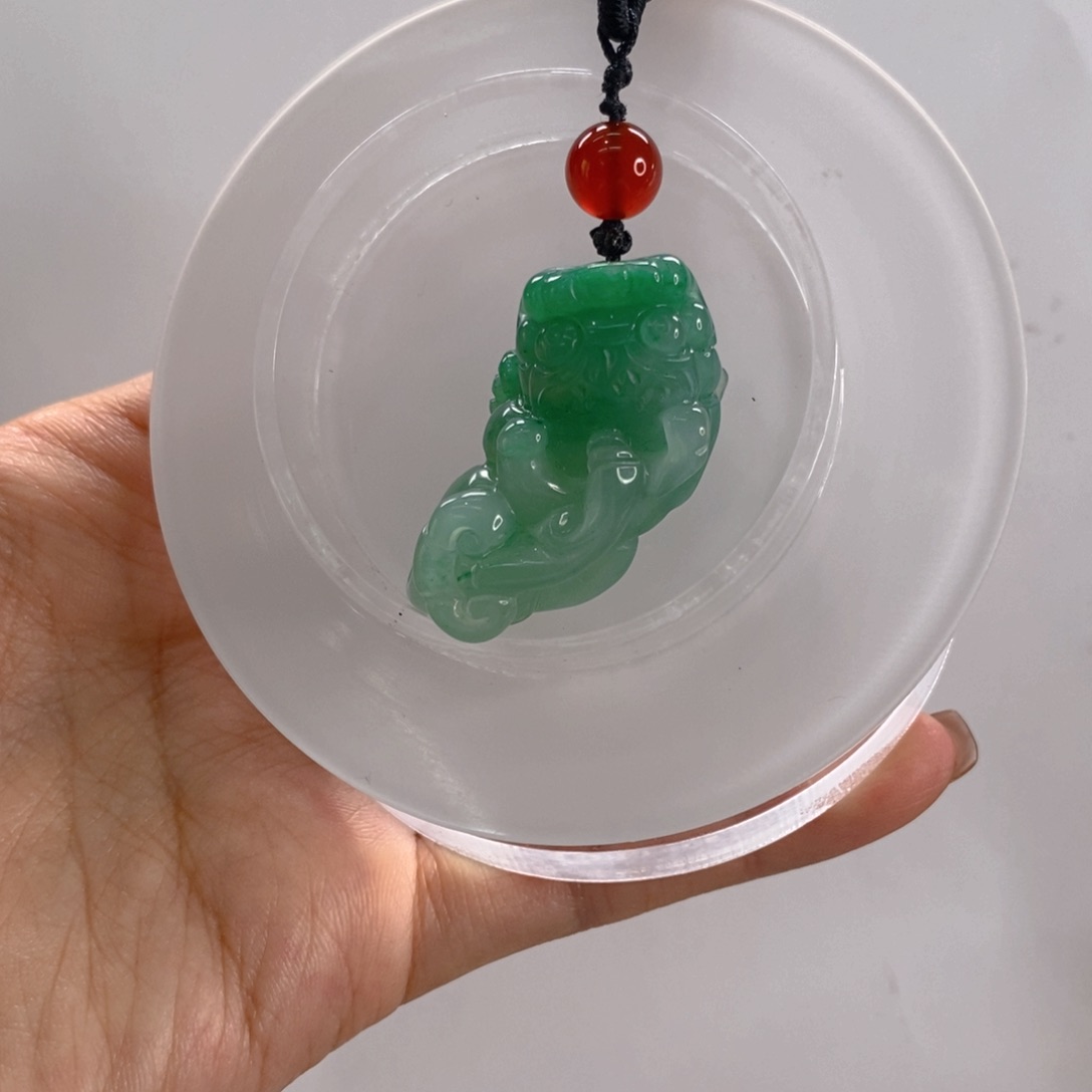 石英质玉未镶嵌颈饰