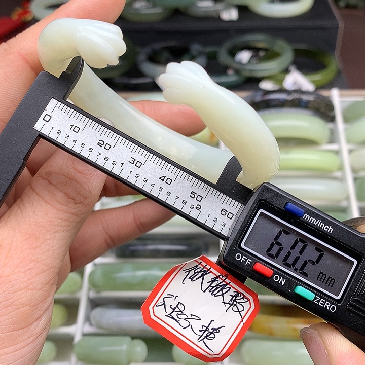 蛇纹石玉手镯未镶嵌658