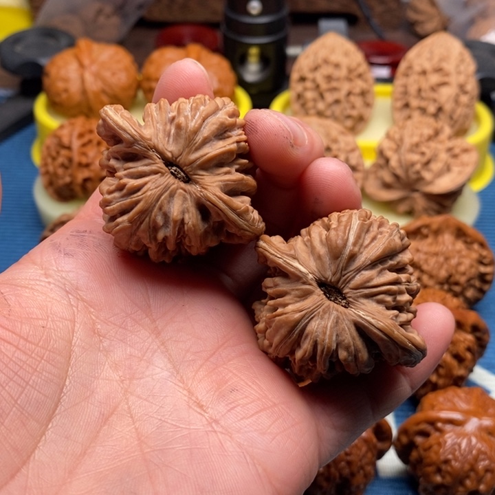 清***月文玩核桃把件四座楼