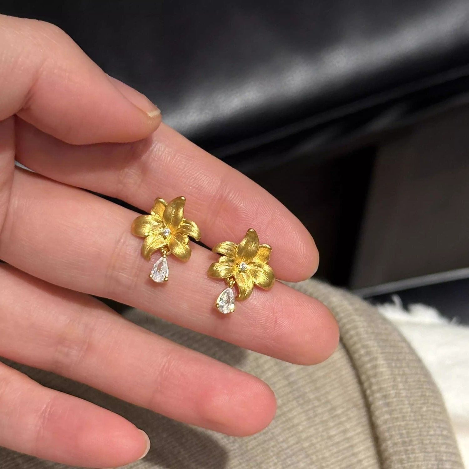 铜合金耳饰 百合花耳钉女款经典磨砂长款圈圈百搭饰品