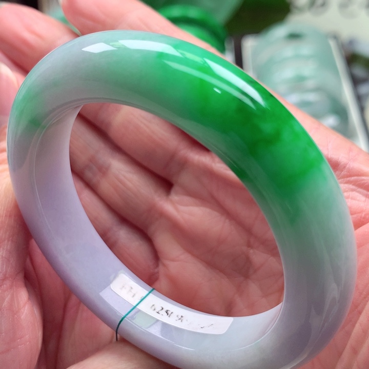 一***落翡翠未镶嵌手镯付定金2万未付尾款11000元