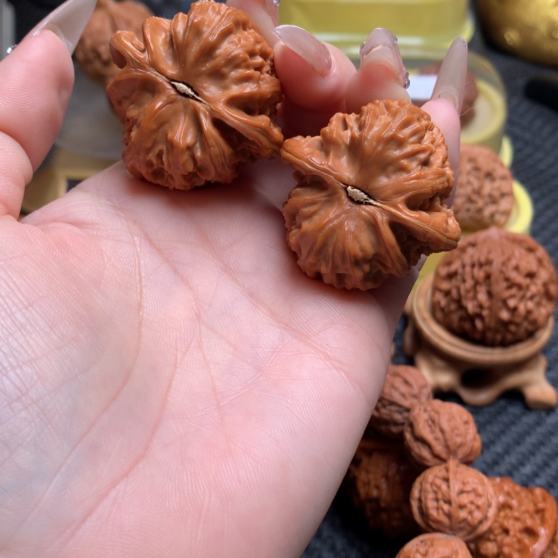 文玩核桃把件a**迪38三角白