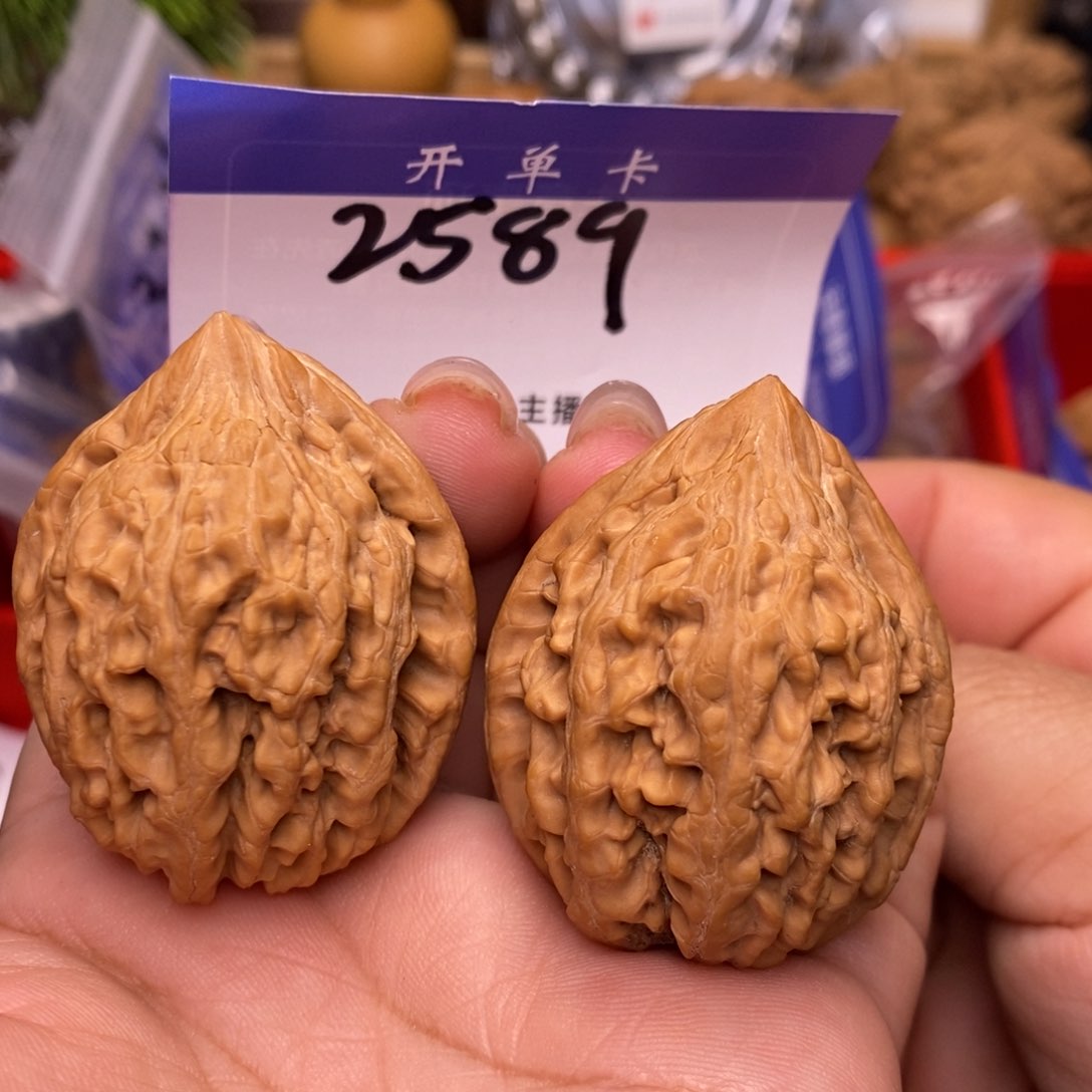 桃核吊坠大沽石。全品。边36。丹