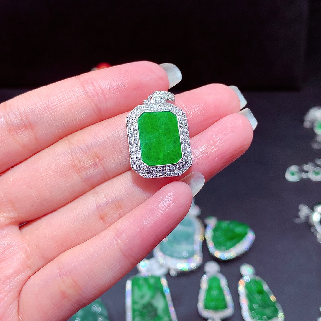 【闪购商品】翡翠吊坠(不含链)未镶嵌