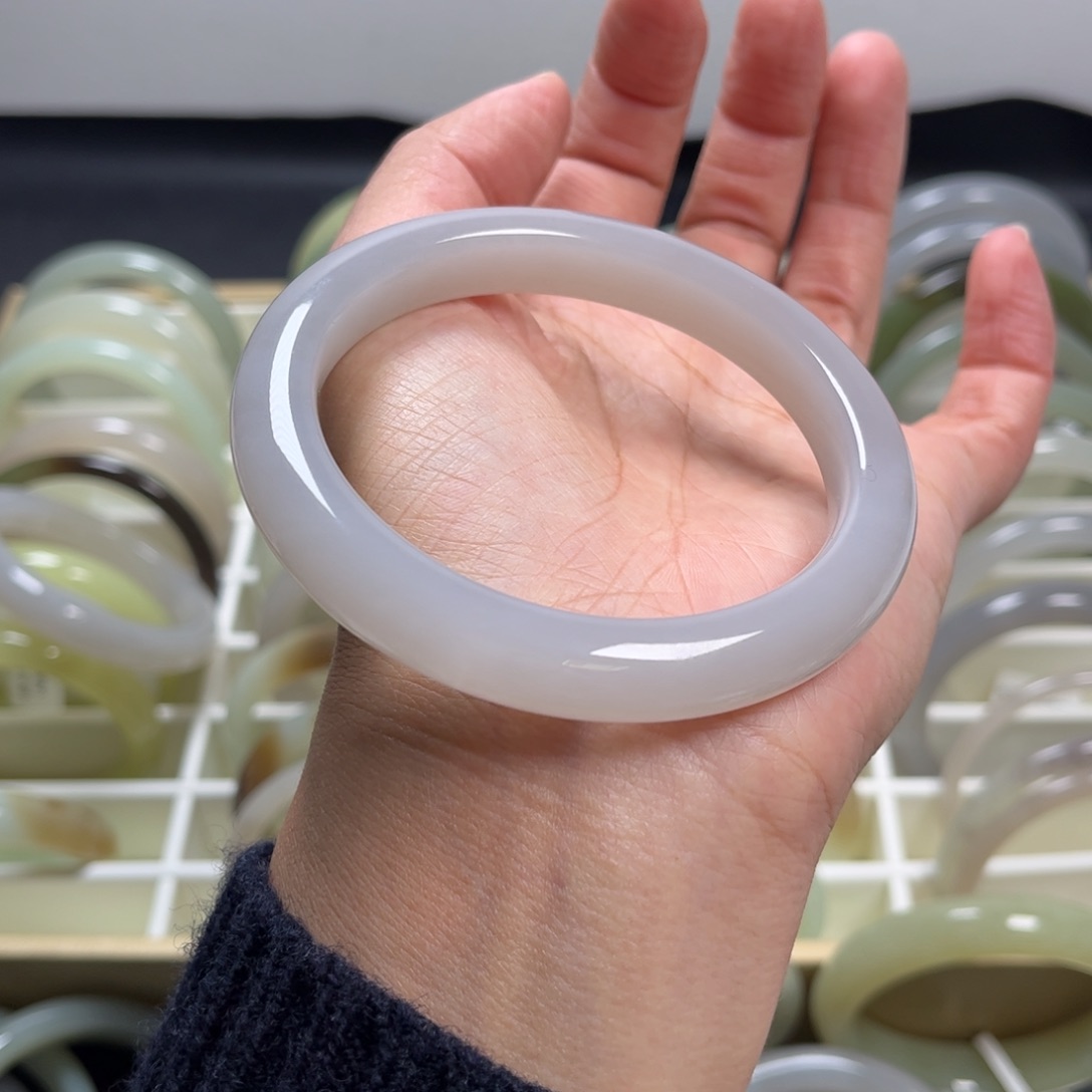 和田玉未镶嵌手镯61.5圈