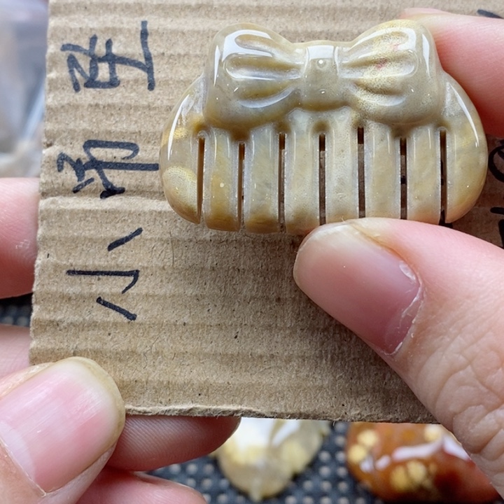 硅化珊瑚（珊瑚玉）颈饰未镶嵌