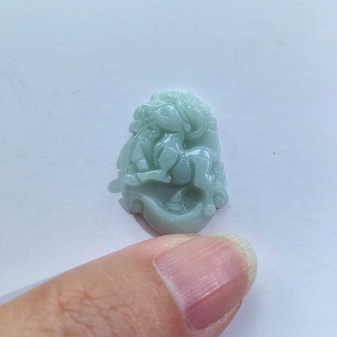 翡翠颈饰未镶嵌生肖羊