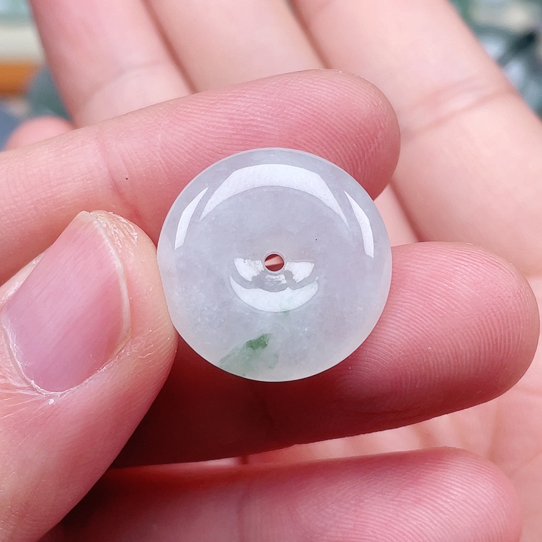 翡翠未镶嵌颈饰平安扣