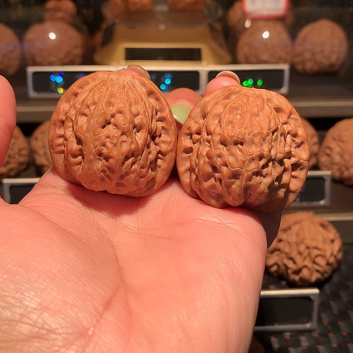 文玩核桃把件云雾山