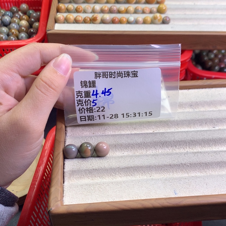 锦***鲤石英质玉未镶嵌手串