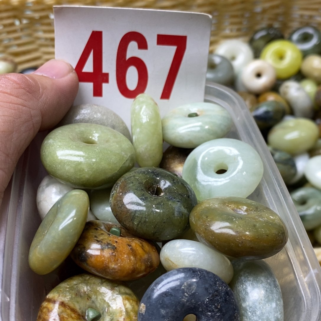 蛇纹石玉挂坠未镶嵌