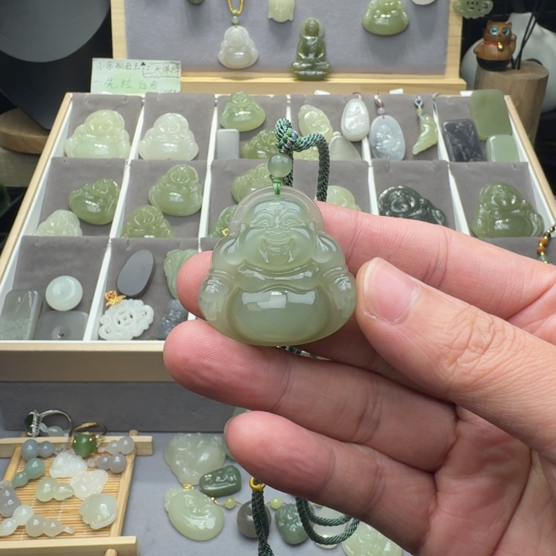 和田玉颈饰未镶嵌小***谭