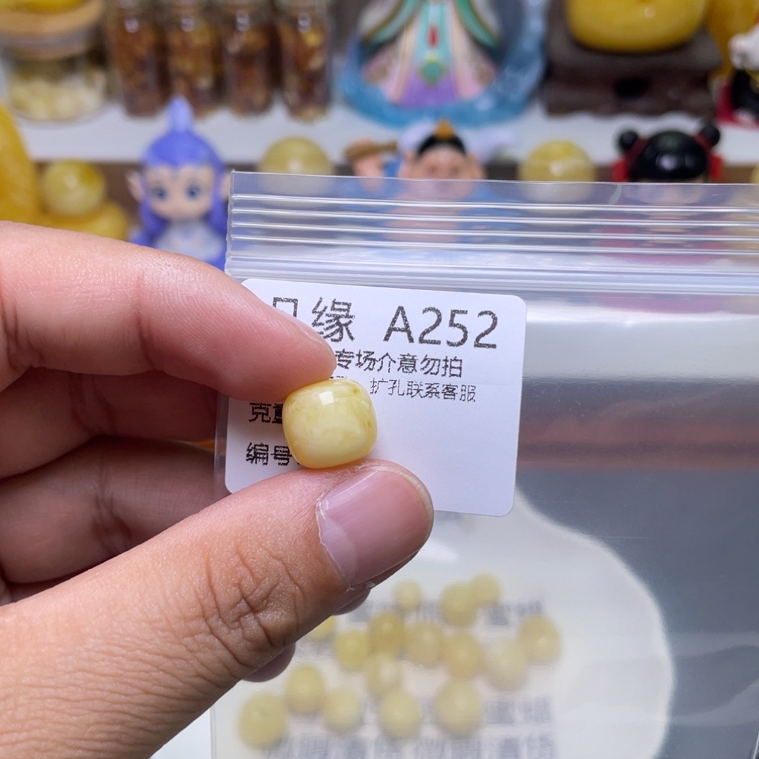 琥珀珠宝奇石未镶嵌从*慢