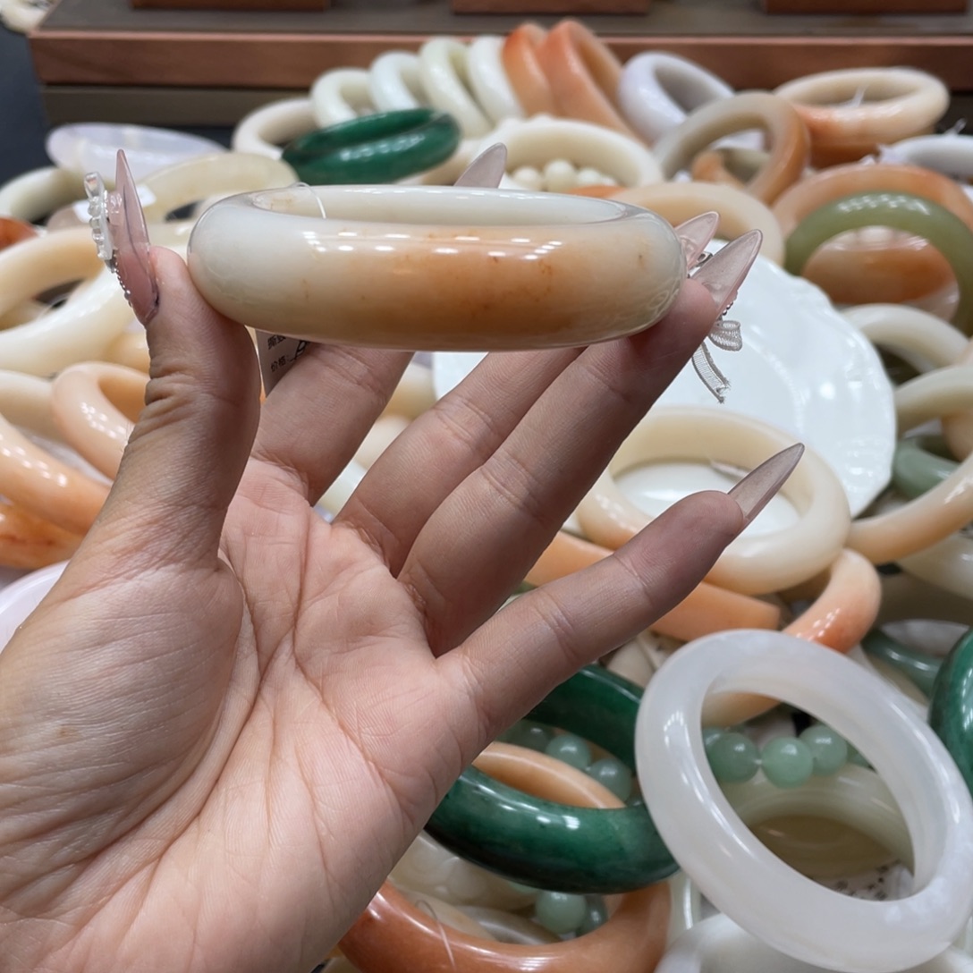 y***y石英质玉手镯未镶嵌