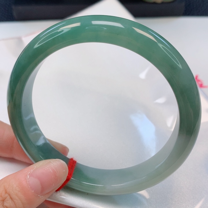 翡翠手镯未镶嵌61圈