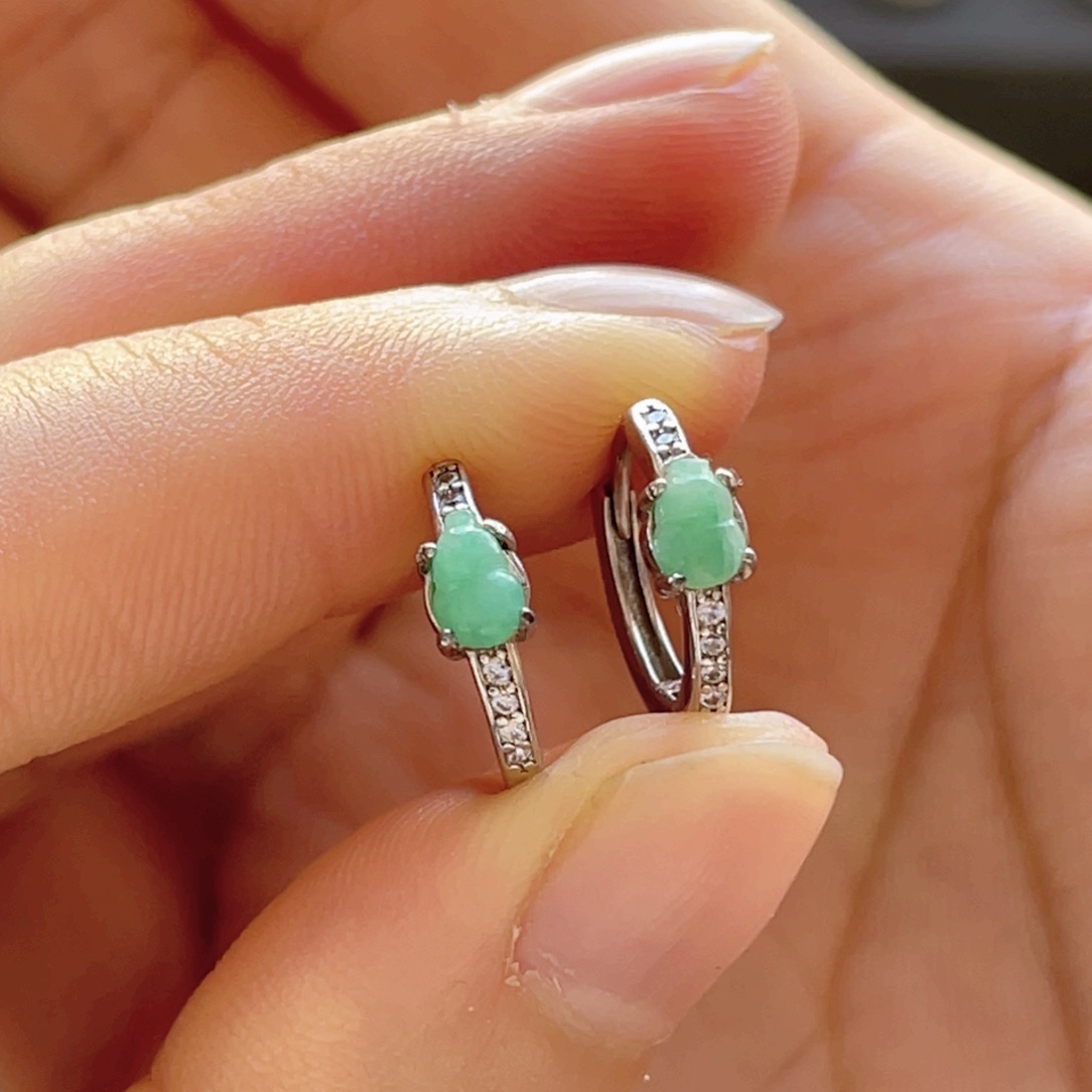 翡翠颈饰银S925镶嵌一只有瑕疵