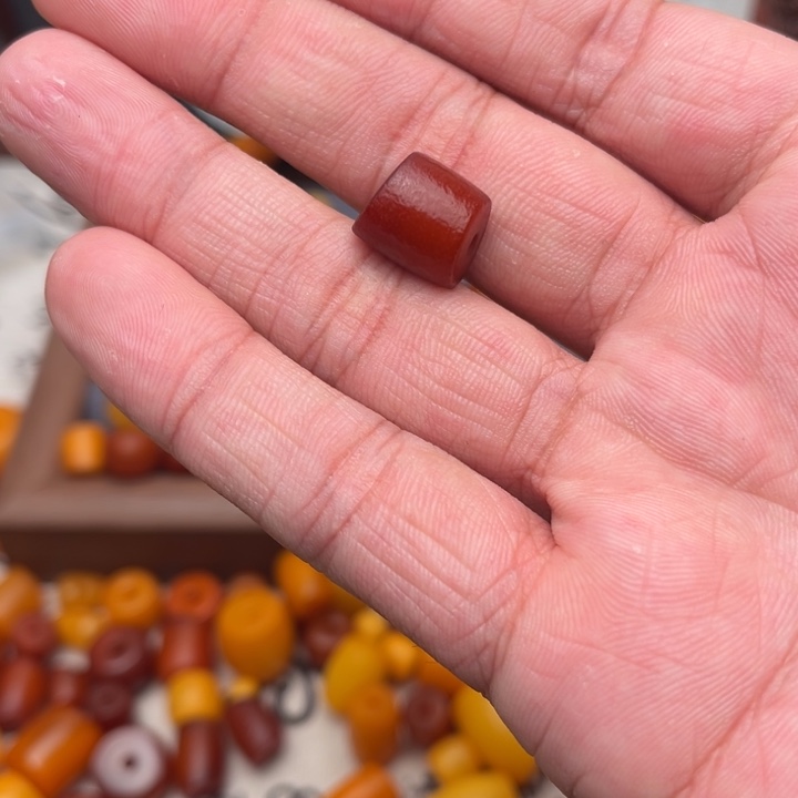 青***琥珀未镶嵌裸石蜜蜡马蹄