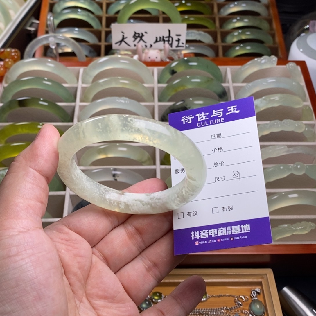 蛇纹石玉手镯未镶嵌凡*烦