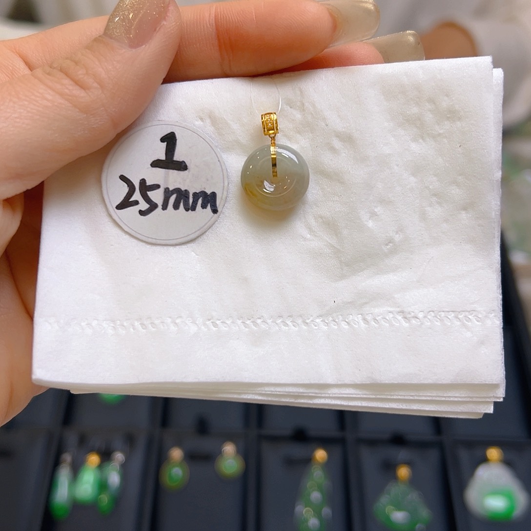 翡翠颈饰18K金镶嵌翡翠