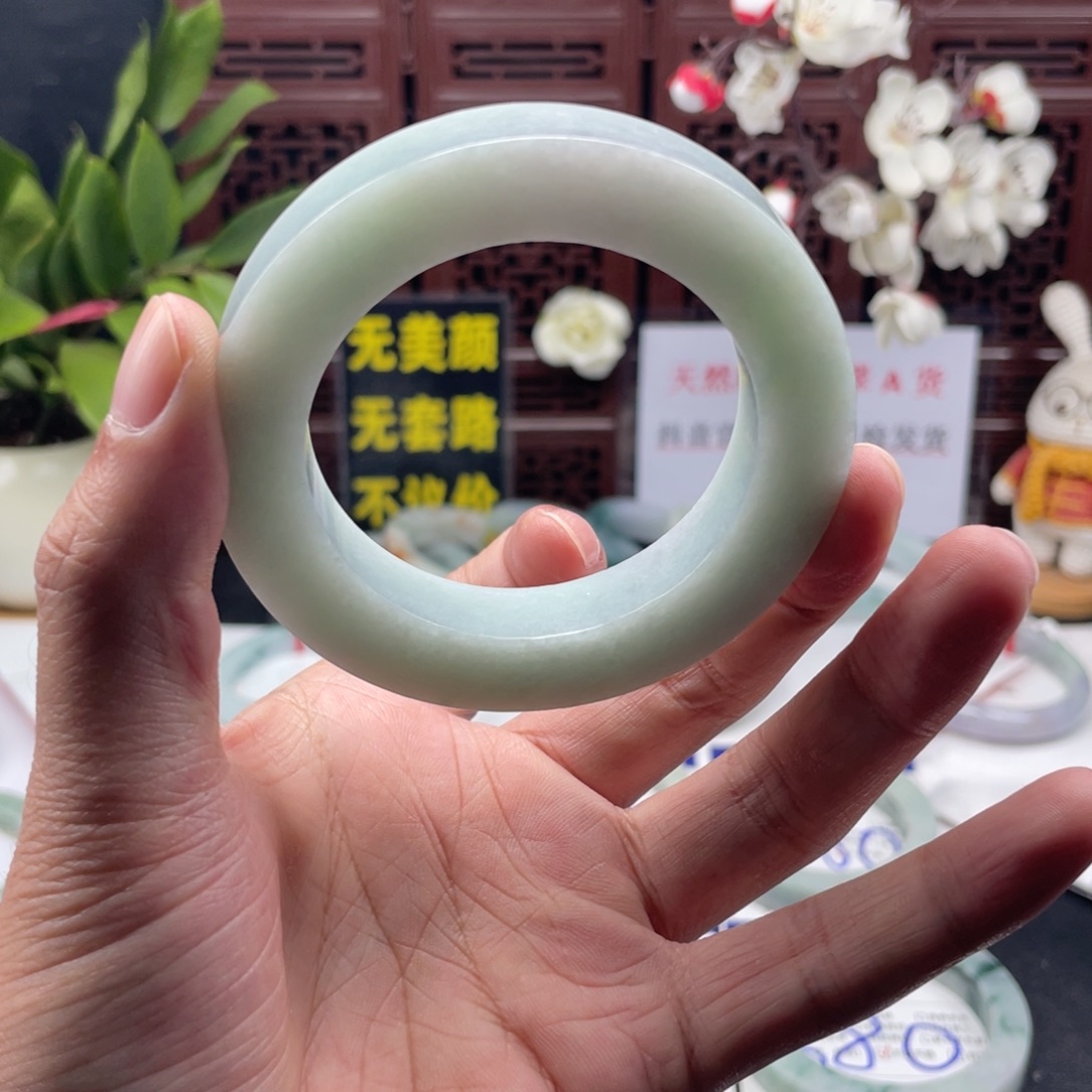 T***.定制翡翠未镶嵌翡翠手镯定制