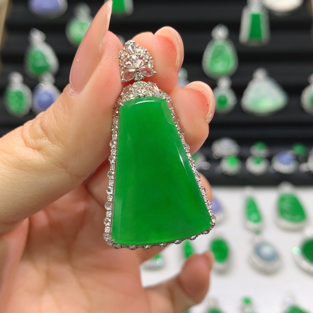 翡翠吊坠(不含链)18K金镶嵌