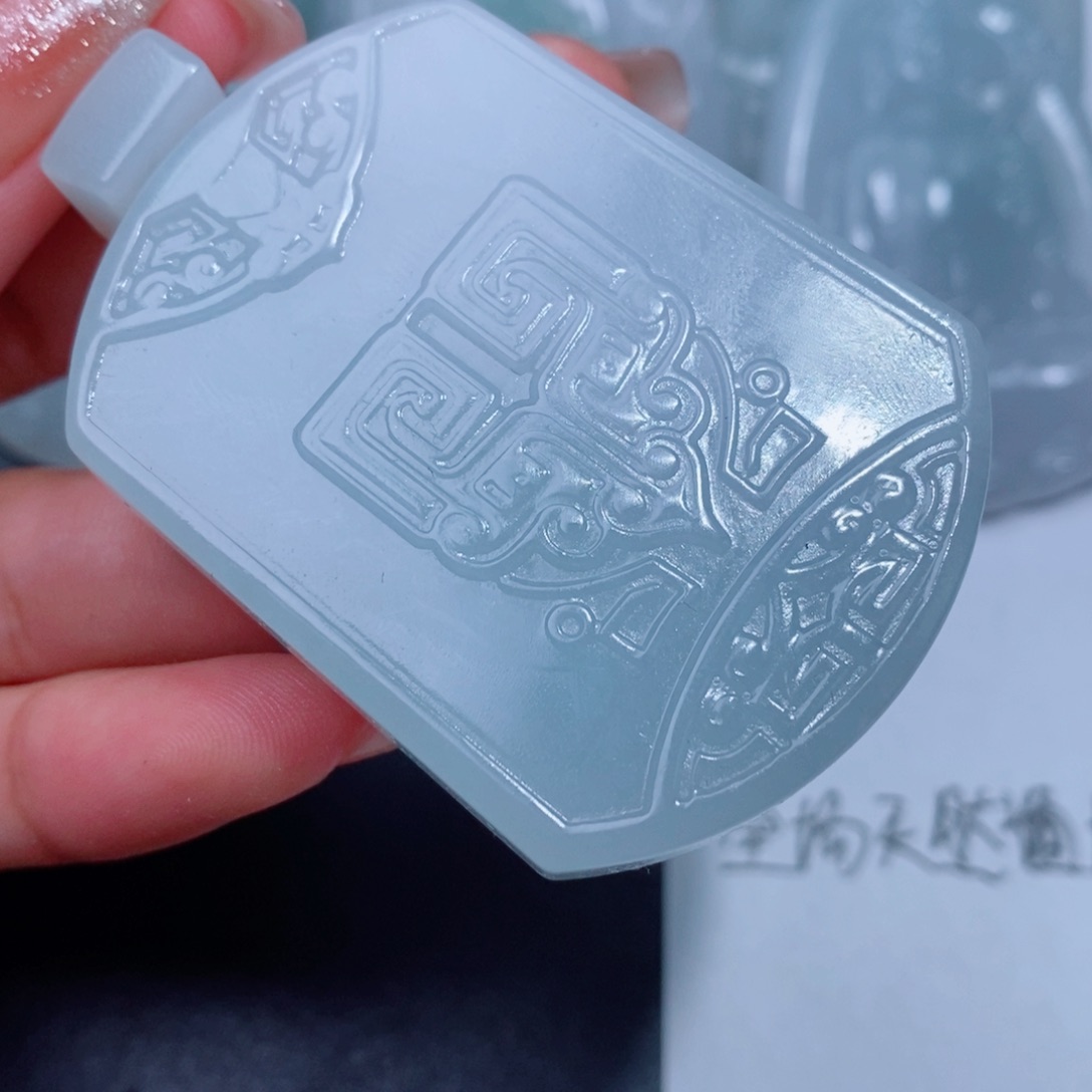 定制翡翠吊坠未镶嵌