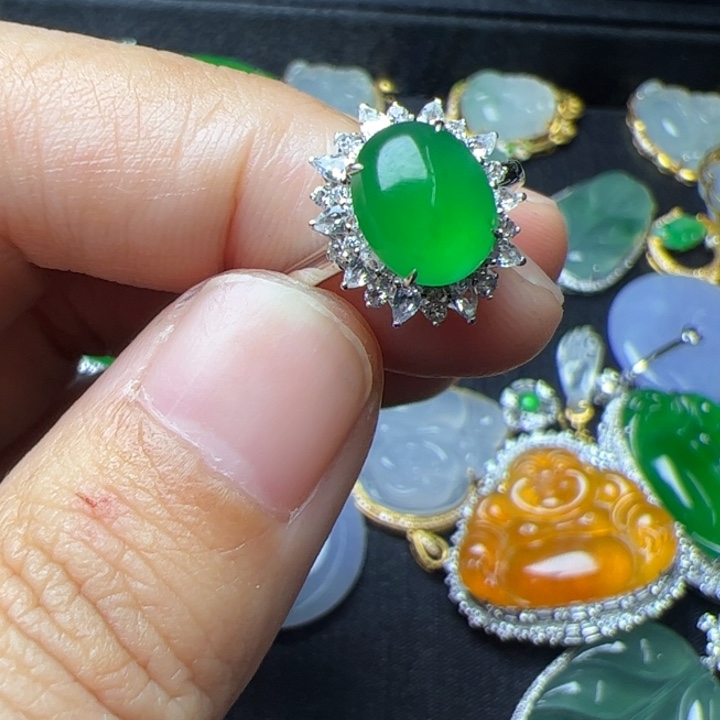 翡翠18K金镶嵌戒指