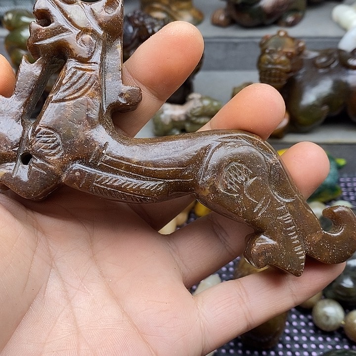 未镶嵌蛇纹石玉颈饰