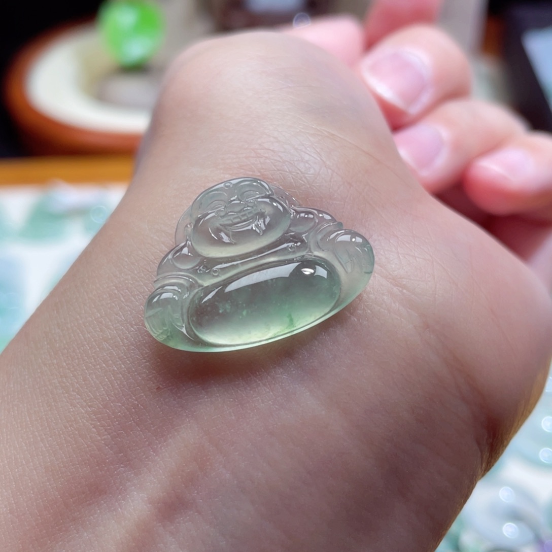 翡翠颈饰未镶嵌佛公