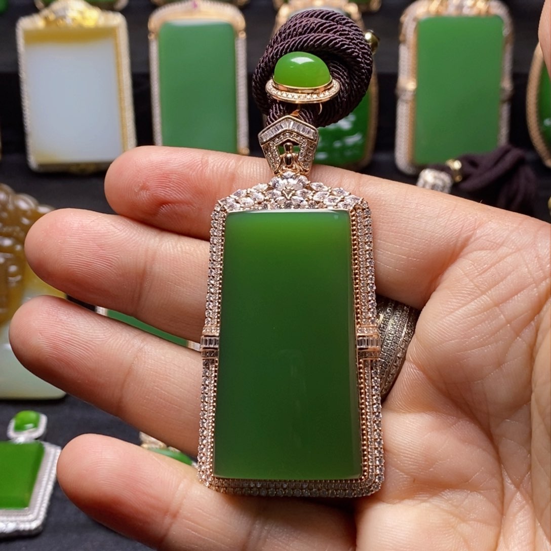 和田玉吊坠(不含链)18K金镶嵌翰*