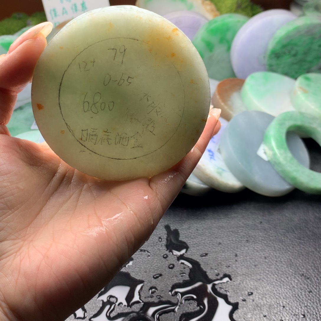 定制翡翠。未镶嵌