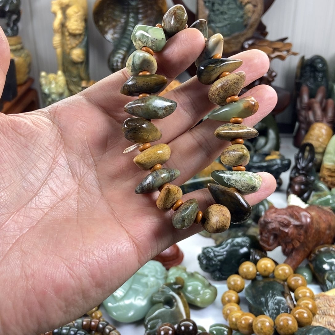 岫岩河磨玉（透闪石质玉）未镶嵌把件