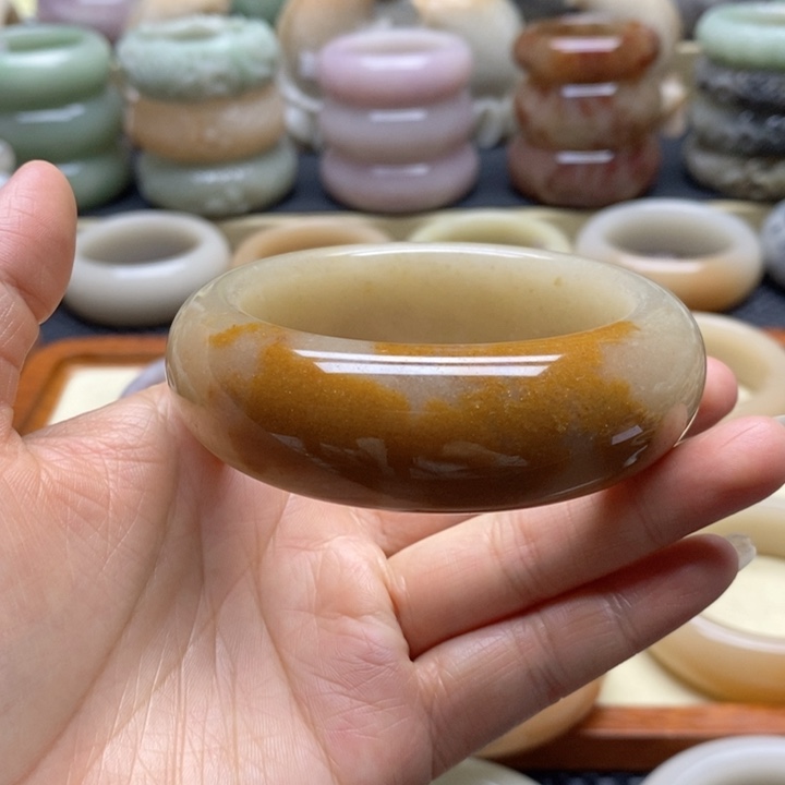 石英岩玉手镯未镶嵌