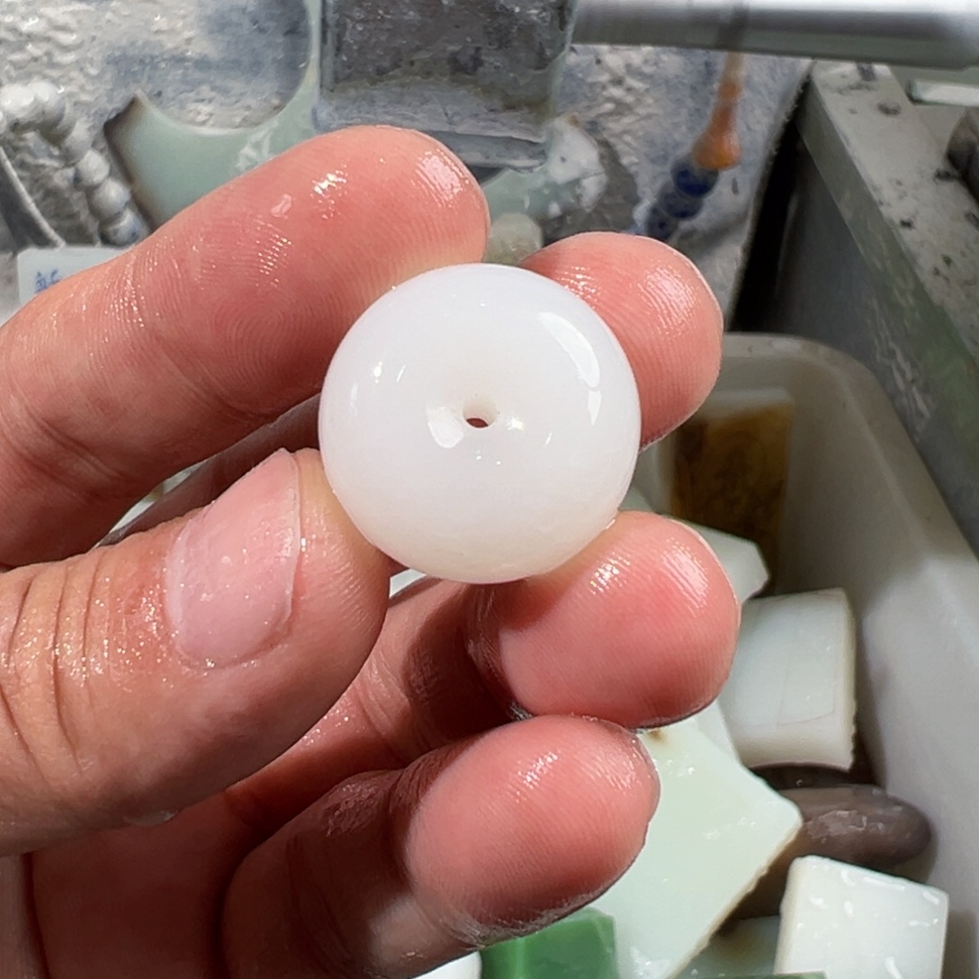 向***儿和田玉未镶嵌车挂