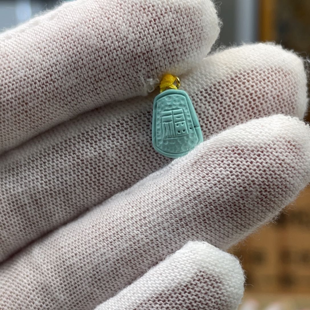 绿松石未镶嵌挂件