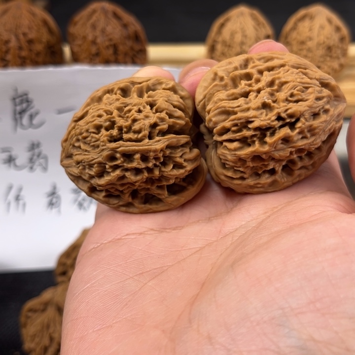 文玩核桃吊坠@**何核桃