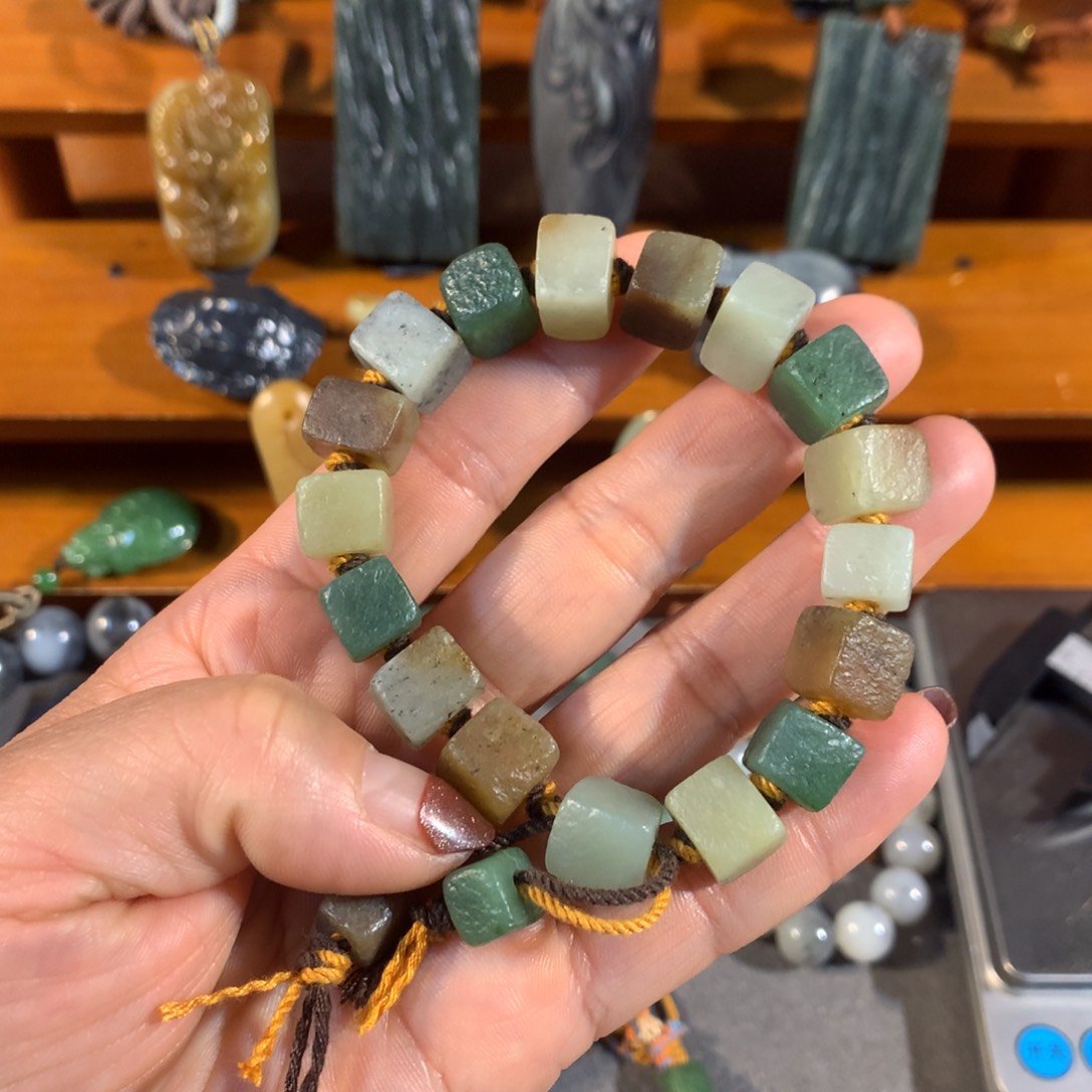 和田玉（糖玉）颈饰未镶嵌格*