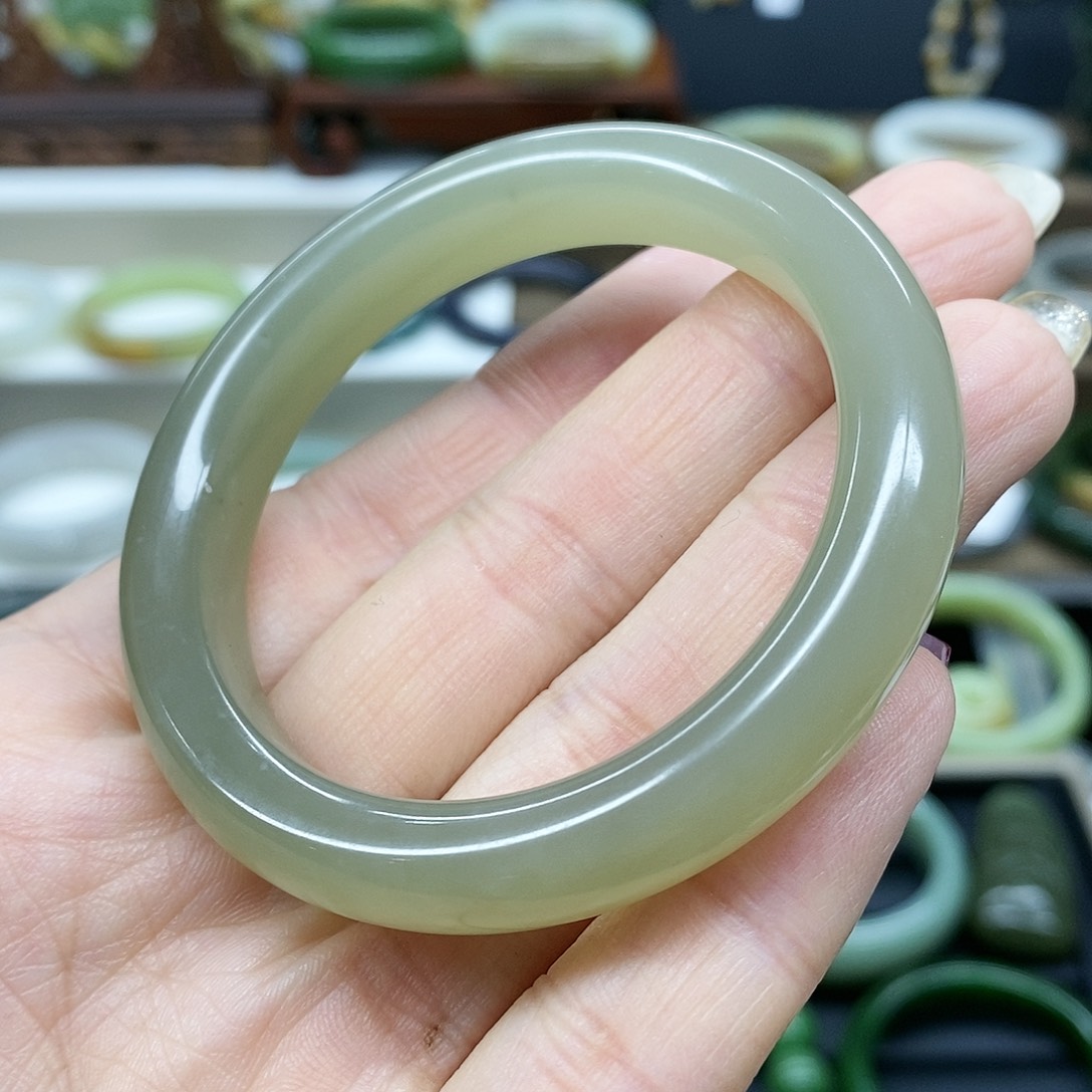 【闪购商品】和田玉手镯未镶嵌