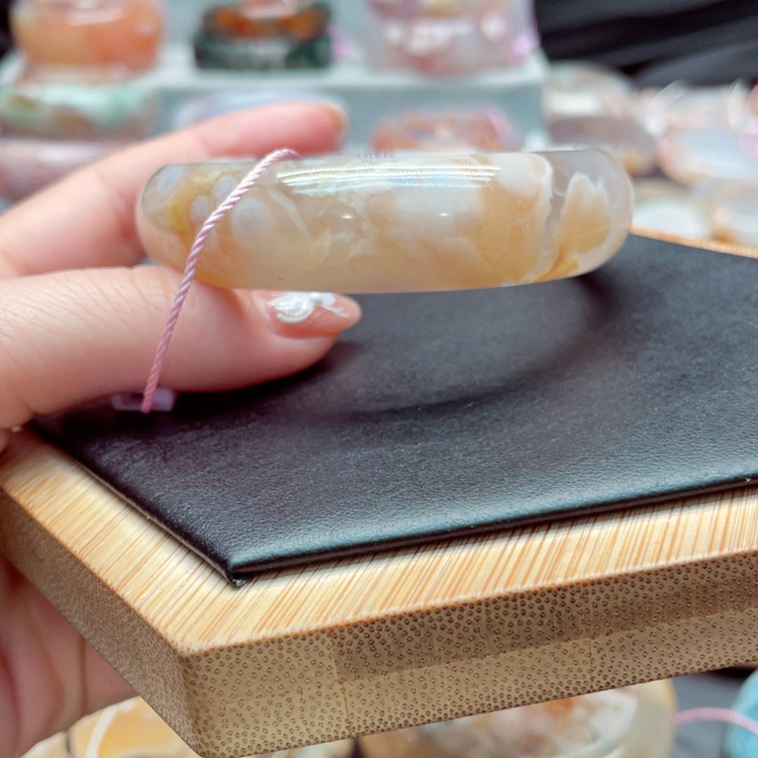 玛瑙/玉髓手镯未镶嵌解66