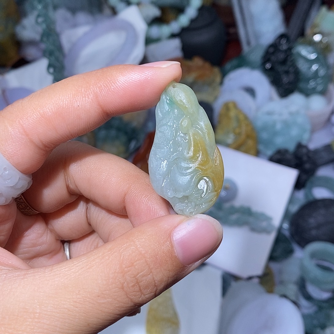 亦***定制翡翠未镶嵌翡翠