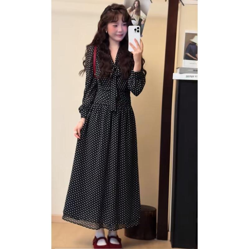 早秋2025新款法式设计感小众黑色波点显瘦连衣裙