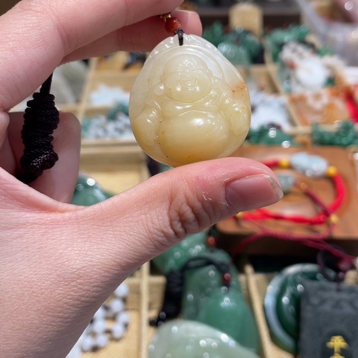 石英质玉未镶嵌颈饰