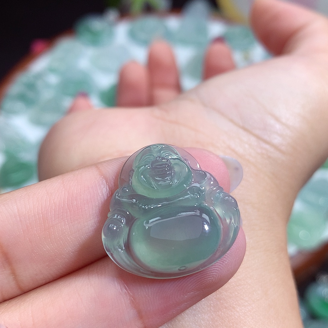 翡翠未镶嵌颈饰佛公