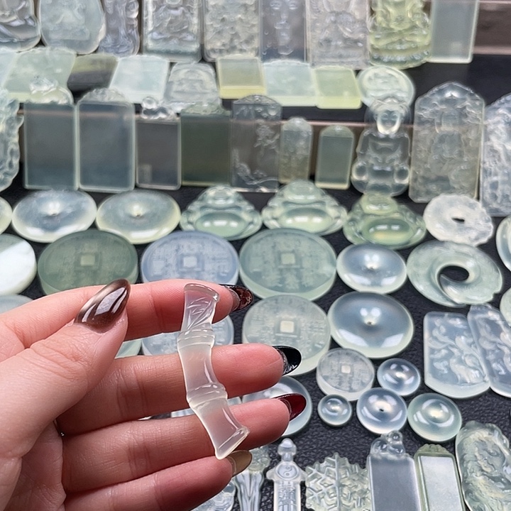 岫玉未镶嵌颈饰竹节